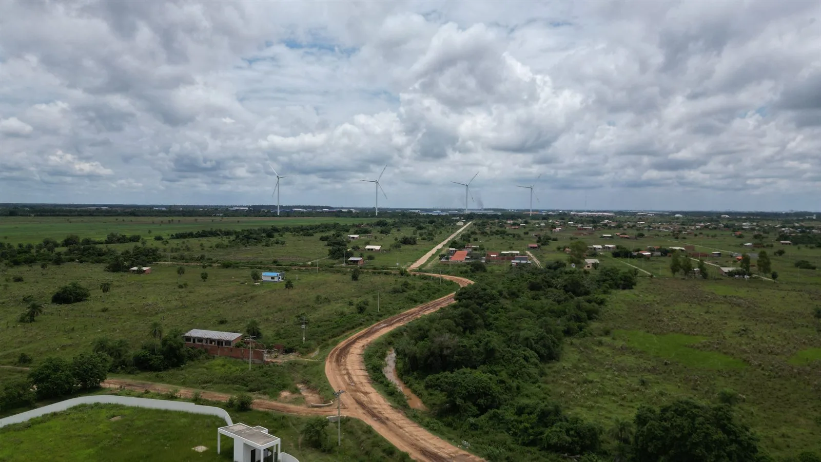 Vista aérea de caminos y terreno para la planificación urbana de Los Pinos